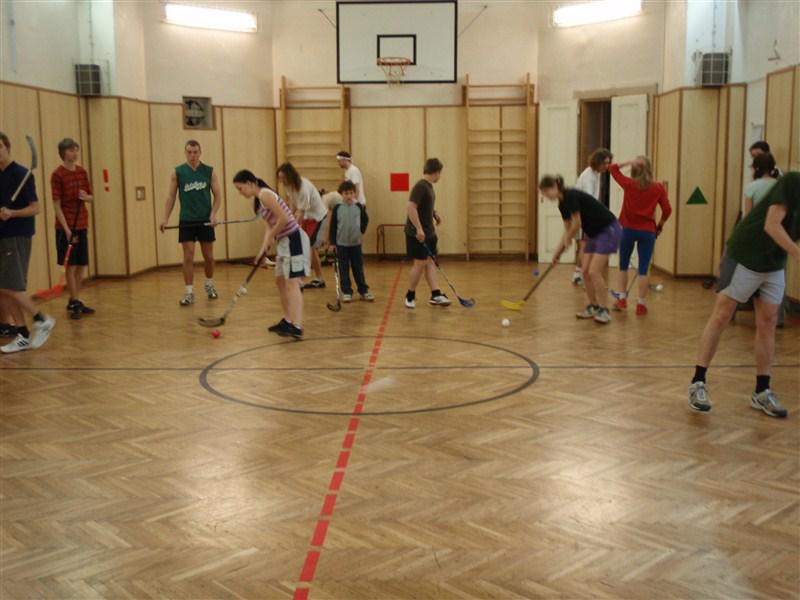 2010 03 28 Harcovnici S Florbalkou