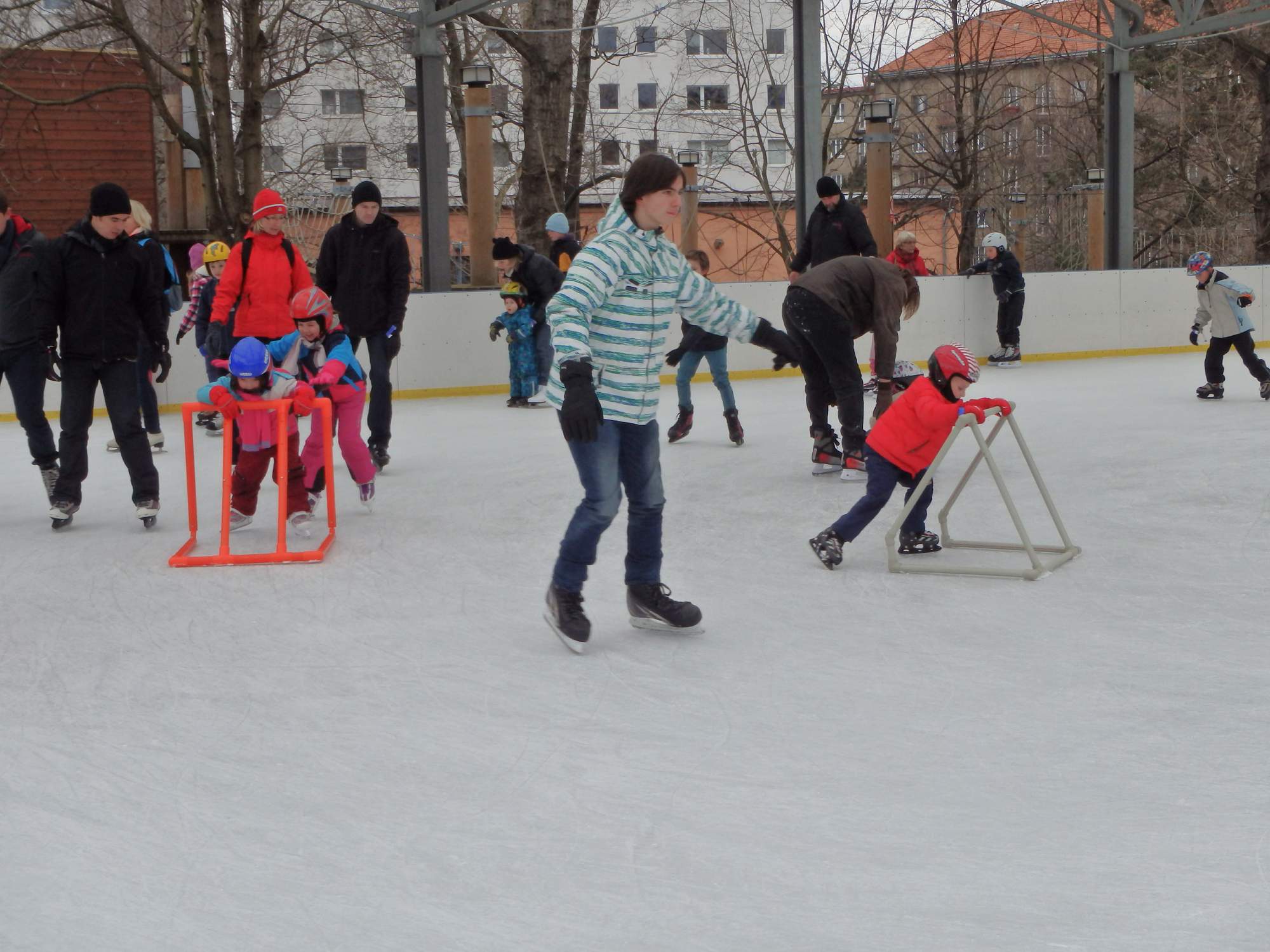 Harcovnici 15 brusleni Strasnice park Gutovka 069